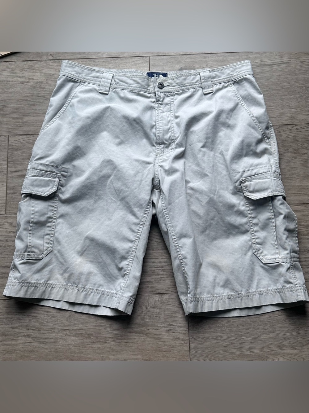 The North Face Cargo Shorts Men’s Size 40 Beige Khaki Hiking Utility Outdoor